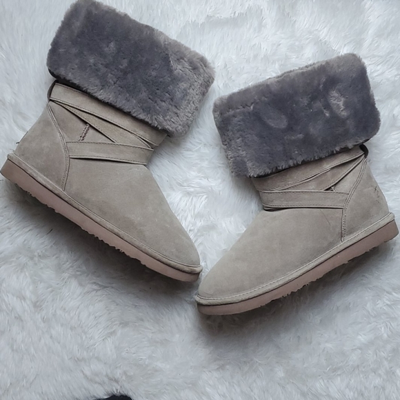 💢SOLD💢Lamb grey boots - Picture 5 of 7